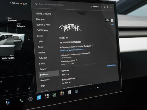 Used 2025 Tesla Cybertruck AWD Crew Cab image 10