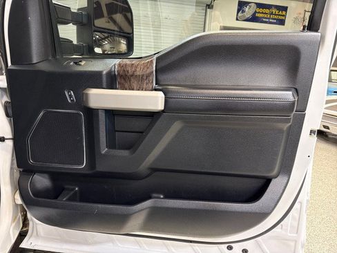 Used 2018 Ford F250 Lariat w/ Lariat Ultimate Package image 59