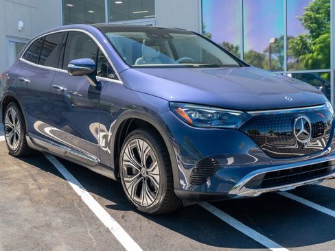 Used 2023 Mercedes-Benz EQE 350+ 4MATIC SUV w/ Exclusive Trim Package image 8