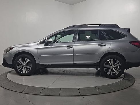 Used 2018 Subaru Outback 3.6R Limited AWD/4WD image 2