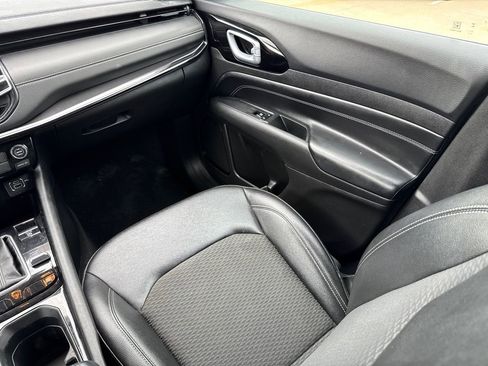 Used 2024 Jeep Compass Latitude w/ Altitude Special Edition image 14