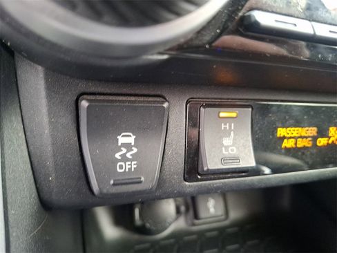 Used 2022 Toyota RAV4 SE image 27