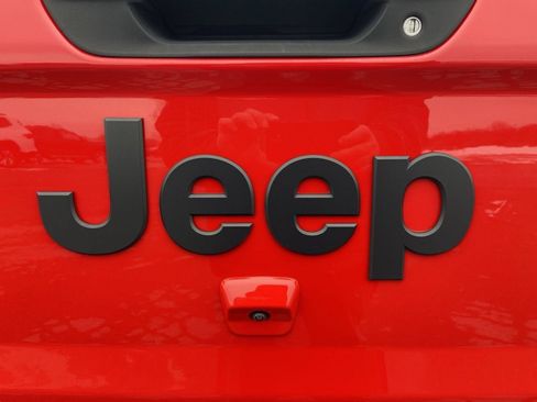 Used 2022 Jeep Gladiator Sport AWD/4WD image 37
