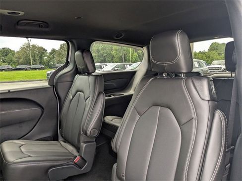 New 2026 Chrysler Voyager LX image 29