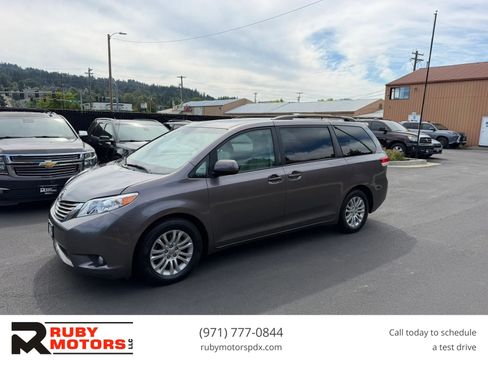 Used 2013 Toyota Sienna XLE FWD image 1