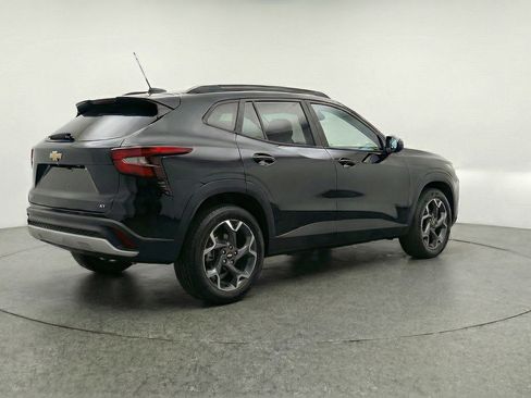 Used 2025 Chevrolet Trax LT image 9