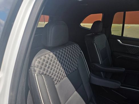 Used 2025 GMC Acadia Denali AWD/4WD image 43