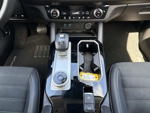 Used 2025 Mitsubishi Outlander SE FWD image 29