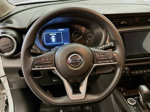 Used 2021 Nissan Kicks SV image 18
