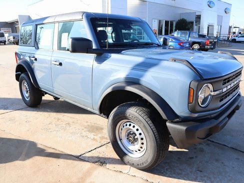 New 2025 Ford Bronco 4-Door image 1