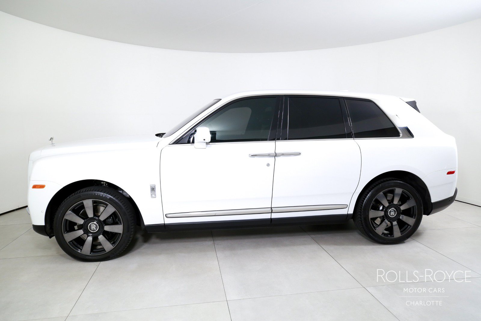 Used 2024 Rolls-Royce Cullinan AWD/4WD image 3