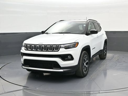 Used 2024 Jeep Compass Limited image 3