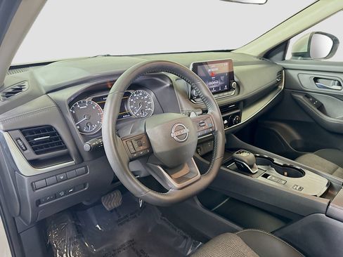 Used 2025 Nissan Rogue SV image 23
