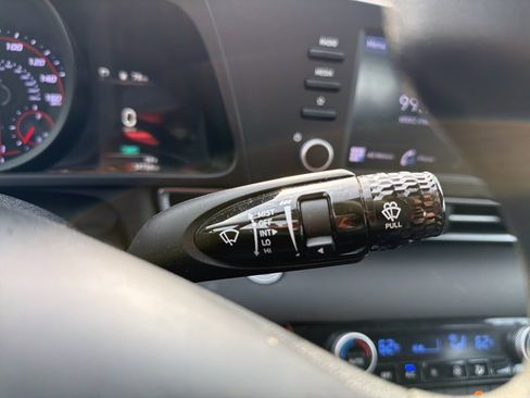 Certified 2022 Hyundai Elantra SEL image 31