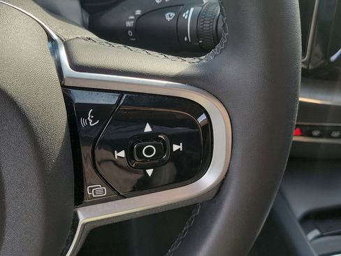 Certified 2025 Volvo XC60 B5 Plus image 20