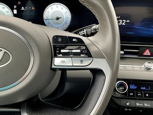 Used 2024 Hyundai Elantra SEL w/ Convenience Package image 19