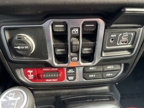 Used 2025 Jeep Wrangler Unlimited Rubicon w/ XTREMEE 35" Tire Package image 11