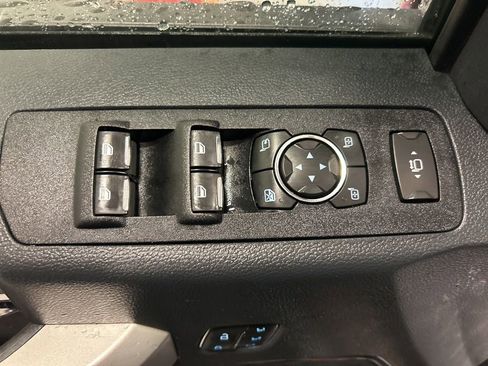 Used 2022 Ford F250 Lariat w/ Black Appearance Package image 29