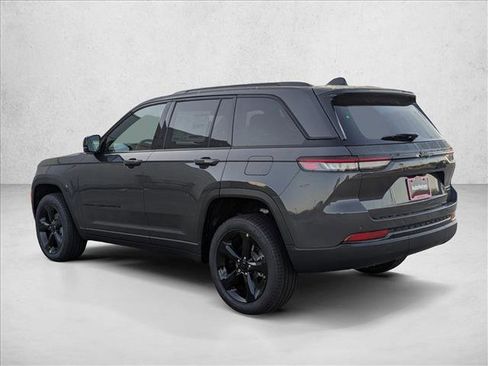 New 2025 Jeep Grand Cherokee Limited w/ Black Appearance Package image 9