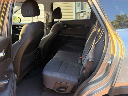 Used 2018 Kia Sorento FWD image 14