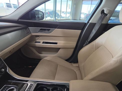 Used 2016 Jaguar XF Prestige image 24