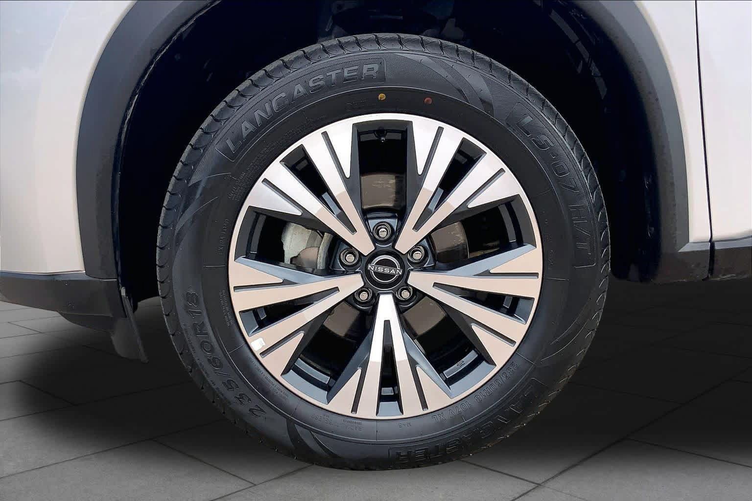 Used 2023 Nissan Rogue SV AWD/4WD image 11