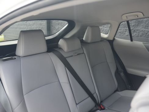 Used 2022 Toyota Venza XLE AWD/4WD image 34