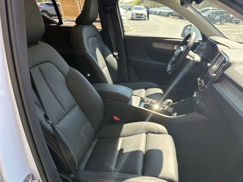 Certified 2025 Volvo XC40 B5 Plus image 35