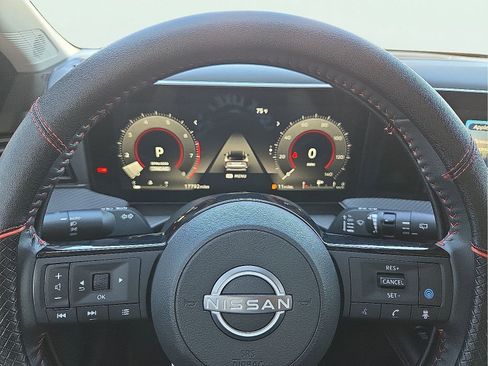 Used 2025 Nissan Kicks SR image 24