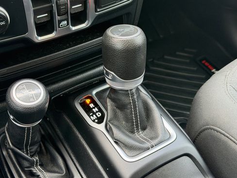 Used 2019 Jeep Wrangler Unlimited Sahara AWD/4WD image 22