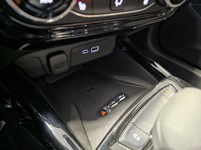 Used 2024 Chevrolet Trax RS w/ Sunroof Package FWD image 32