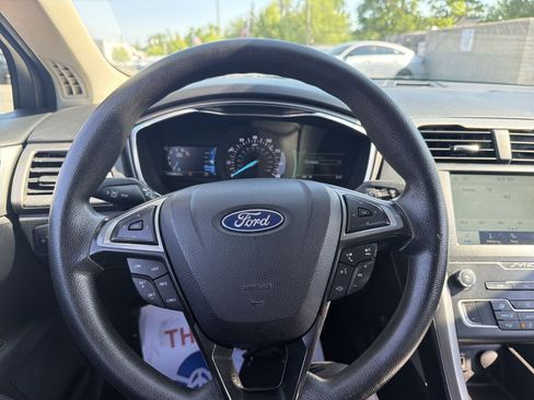 Used 2020 Ford Fusion SE FWD image 26