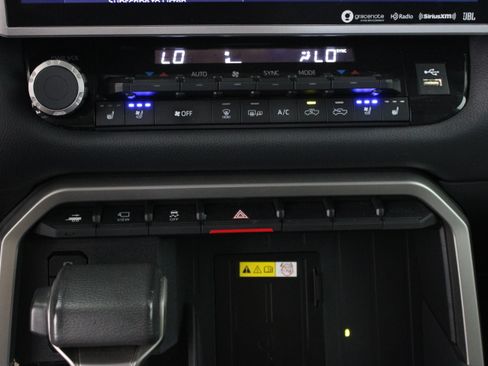 Used 2023 Toyota Tundra Limited AWD/4WD image 21