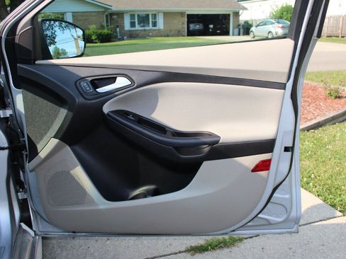 Used 2015 Ford Focus SE w/ SE Sport Package FWD image 34