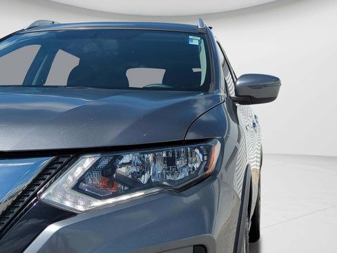 Used 2017 Nissan Rogue SV FWD image 25