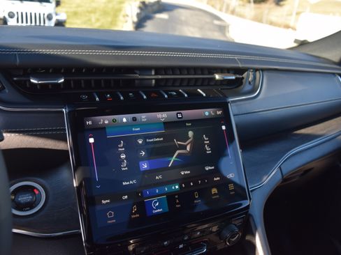 Used 2024 Jeep Grand Cherokee L Overland image 16