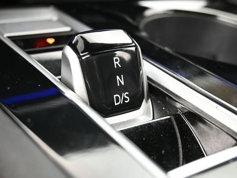 Used 2024 Volkswagen Atlas Cross Sport SEL Premium R-Line image 30