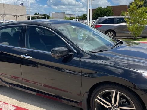 Used 2017 Honda Accord Touring image 13