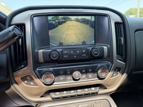 Used 2019 GMC Sierra 2500 Denali w/ Duramax Plus Package AWD/4WD image 17