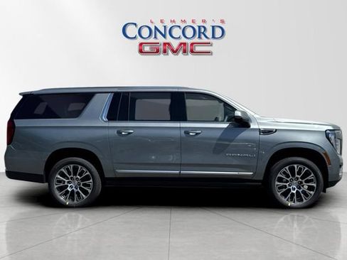 Used 2026 GMC Yukon XL Denali w/ Denali Reserve Package AWD/4WD image 3