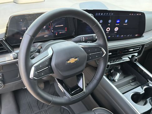 Used 2025 Chevrolet Tahoe Premier RWD image 17