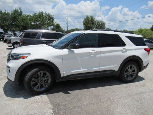 Used 2022 Ford Explorer XLT w/ Equipment Group 202A AWD/4WD image 5