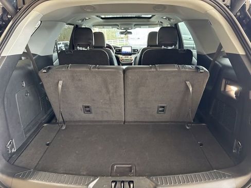 Used 2022 Ford Explorer XLT w/ Equipment Group 202A image 34