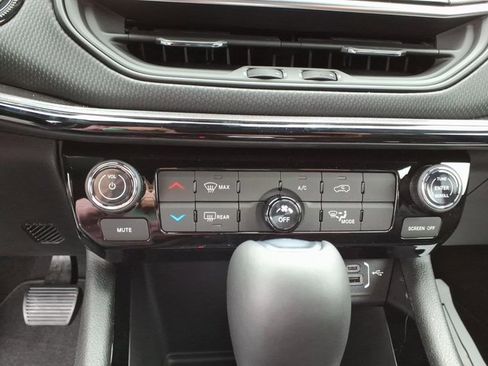 New 2026 Jeep Compass Latitude image 15