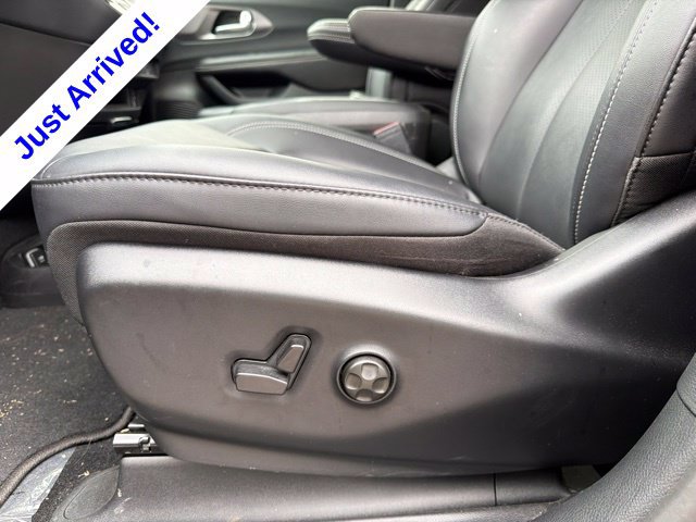 Used 2026 Chrysler Pacifica Select FWD image 29