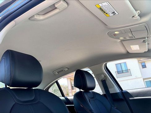 Used 2025 Genesis G70 2.5T image 28