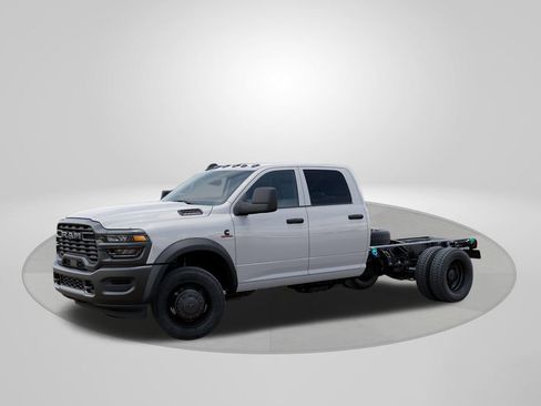 New 2025 RAM 5500 Tradesman AWD/4WD image 2