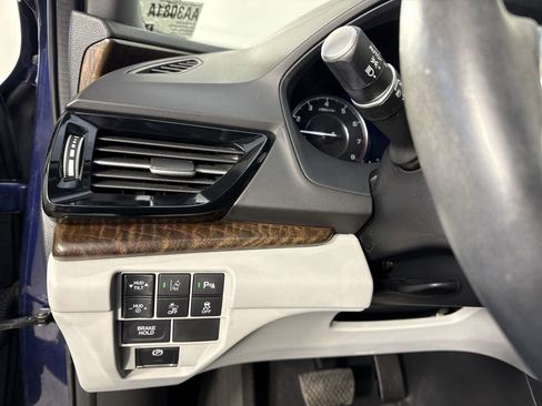 Certified 2019 Acura RDX AWD w/ Advance Package image 16