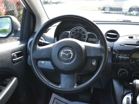 Used 2013 MAZDA MAZDA2 Sport FWD image 16