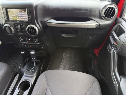 Used 2015 Jeep Wrangler Unlimited Willys image 10